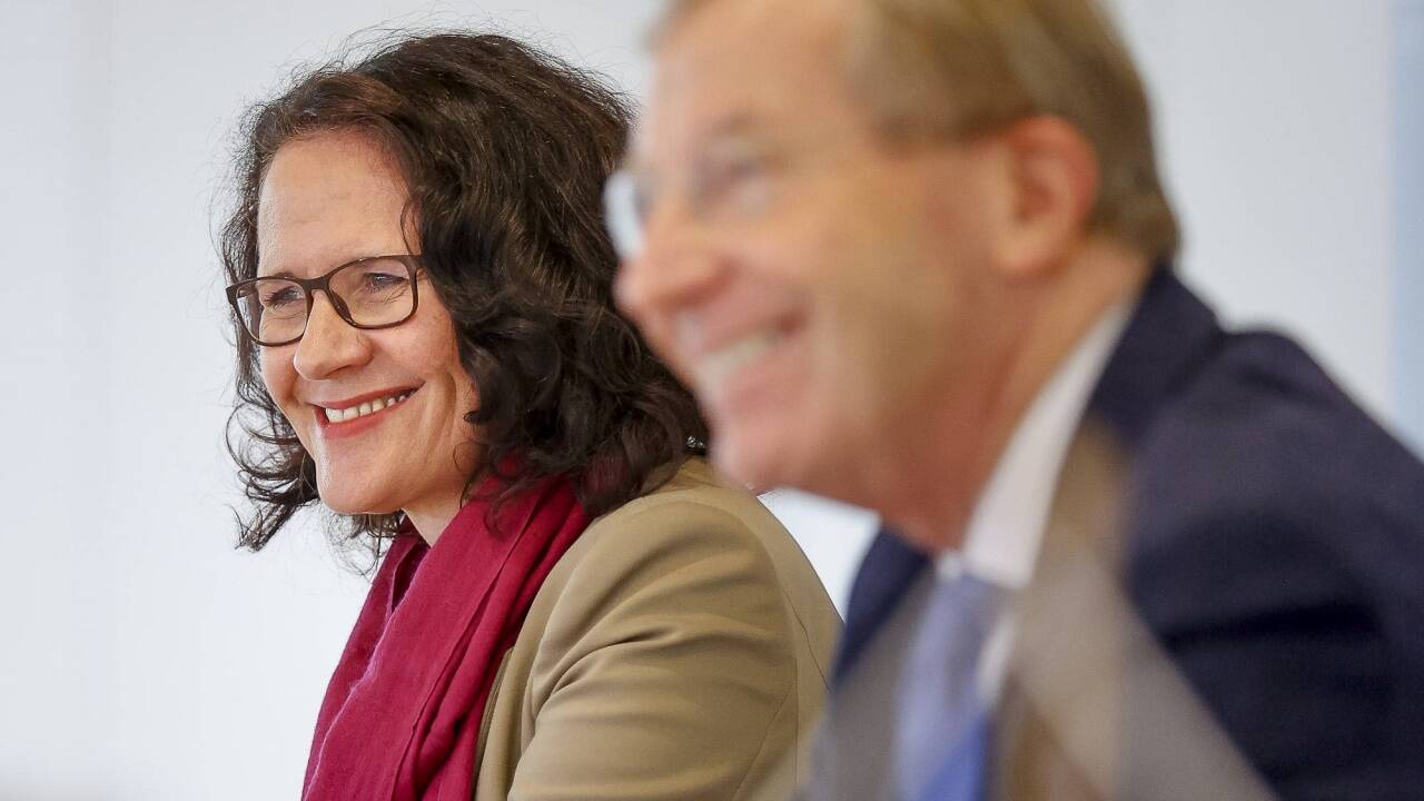 LH Wilfried Haslauer präsentierte Daniela Gutschi als Nachfolgerin von Maria Hutter.  