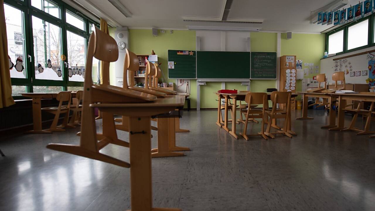 Einer der wenigen Bereiche, die geöffnet werden, sind die Schulen. 