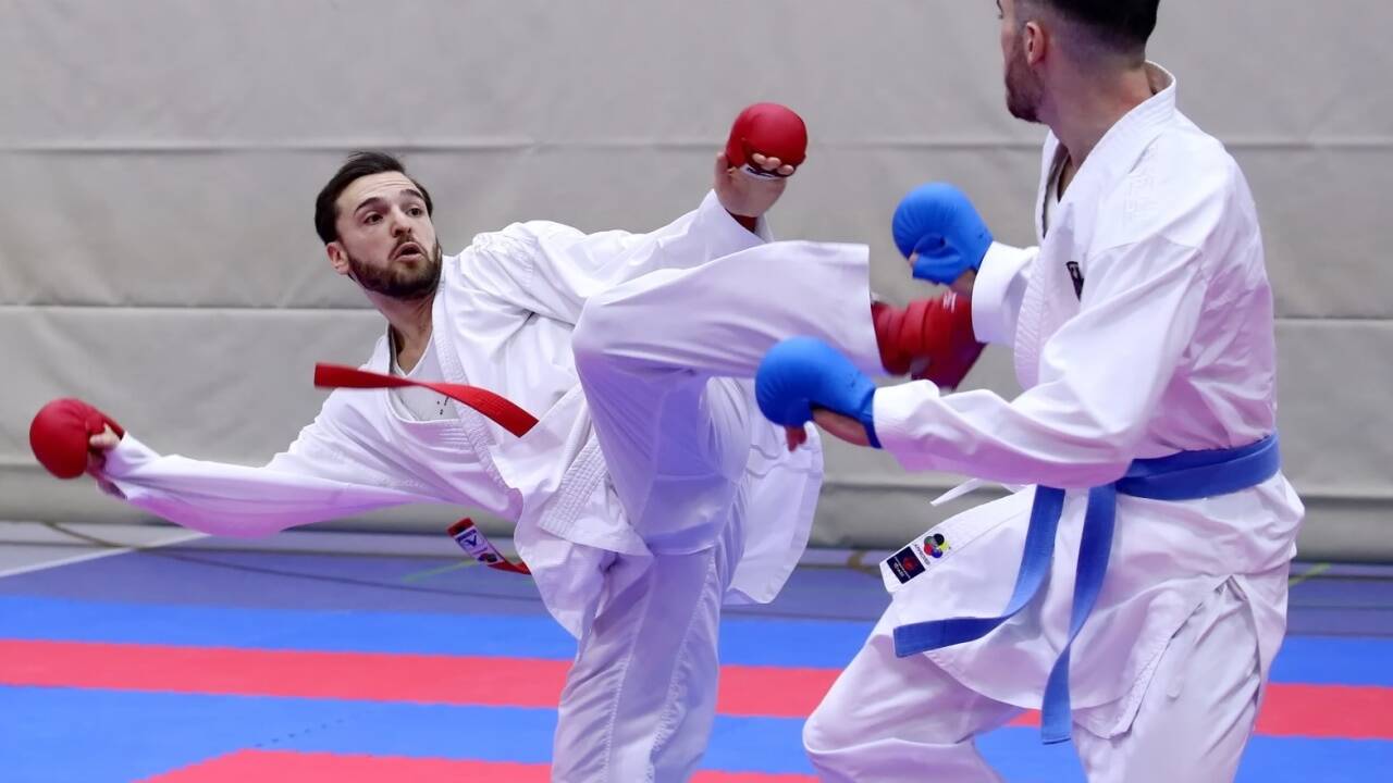 Stefan Pokorny (l.) gelang im letzten Duell der entscheidende Sieg . 