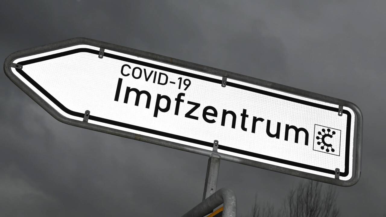 Der Impfstoff von AstraZeneca wird für Senioren nicht zugelassen. Dadurch ändert sich vieles. 