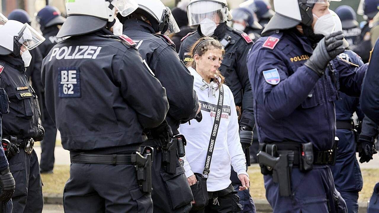 Demonstranten drohen Anzeigen und Strafen. Demonstranten drohen Anzeigen und Strafen.