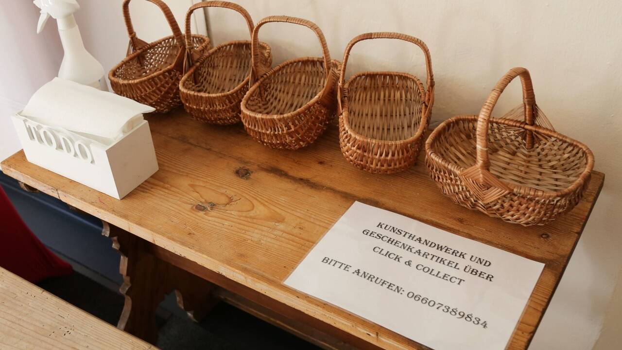 Waren, die keine Lebensmittel sind, können mittels Click & Collect bestellt und abgeholt werden. 