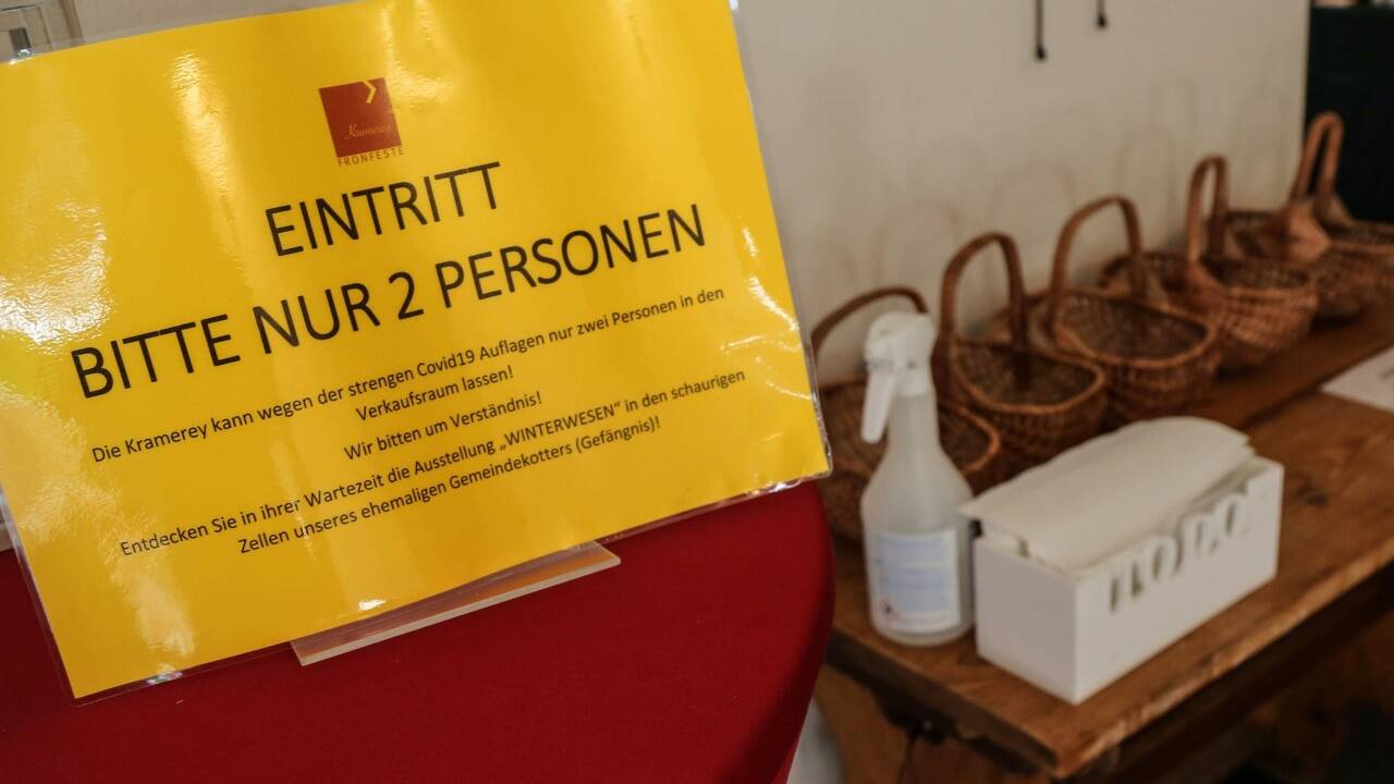 Nur zwei Kunden dürfen zeitgleich in die Kramerey. 