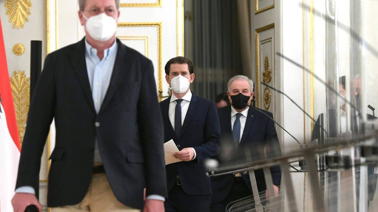 MedUni-Wien-Vizerektor Oswald Wagner, Bundeskanzler Sebastian Kurz (ÖVP) und der steirische Landeshauptmann Hermann Schützenhöfer (ÖVP). 