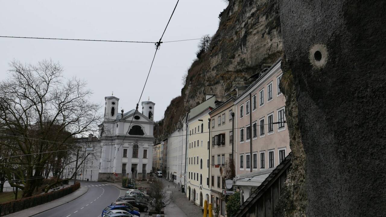 Blick auf den Salzburger Ursulinenplatz mit der Markuskirche (früher Ursulinenkirche).  