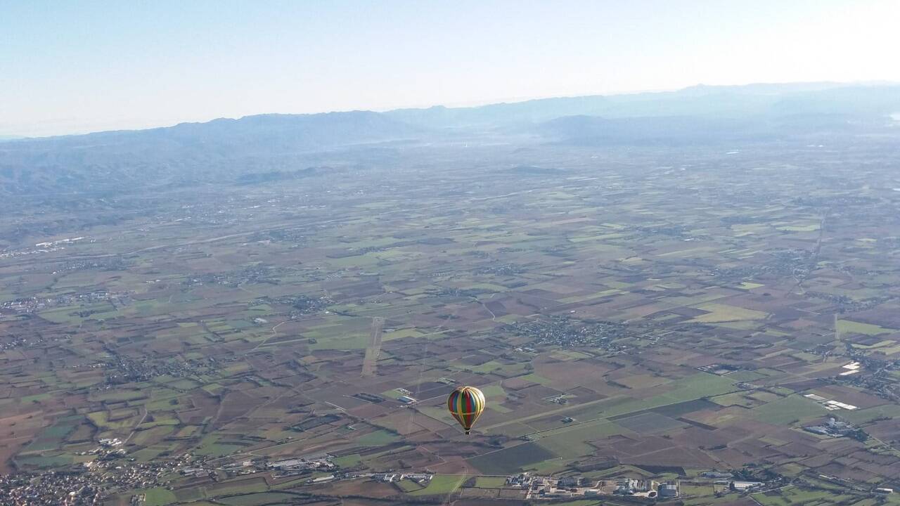 Immer tiefer sinkt der Ballon über der norditalienischen Ebene ... 