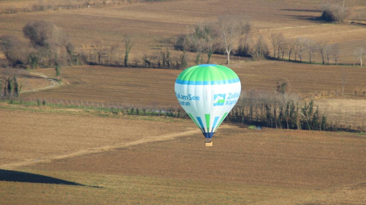 ... bis er zur Landung ansetzt. 