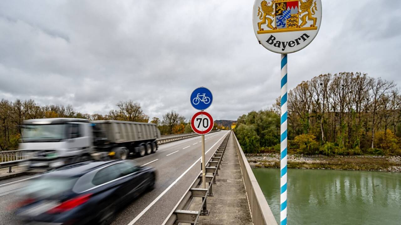Bayern blickt besorgt auf Lockerungen in Österreich  Bayern blickt besorgt auf Lockerungen in Österreich
