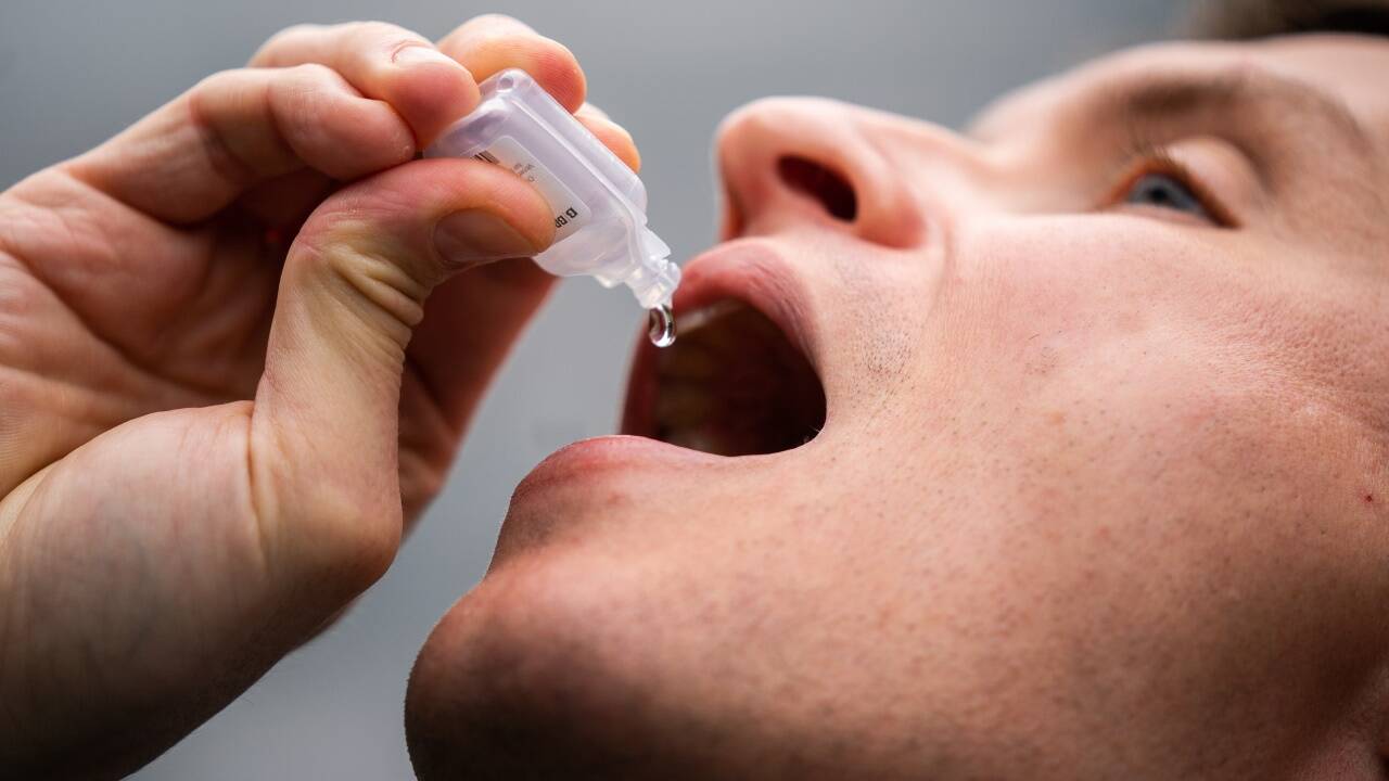 Zu den zugelassenen Varianten zählen auch jene Tests, bei denen man mit einer speziellen Lösung gurgelt. 