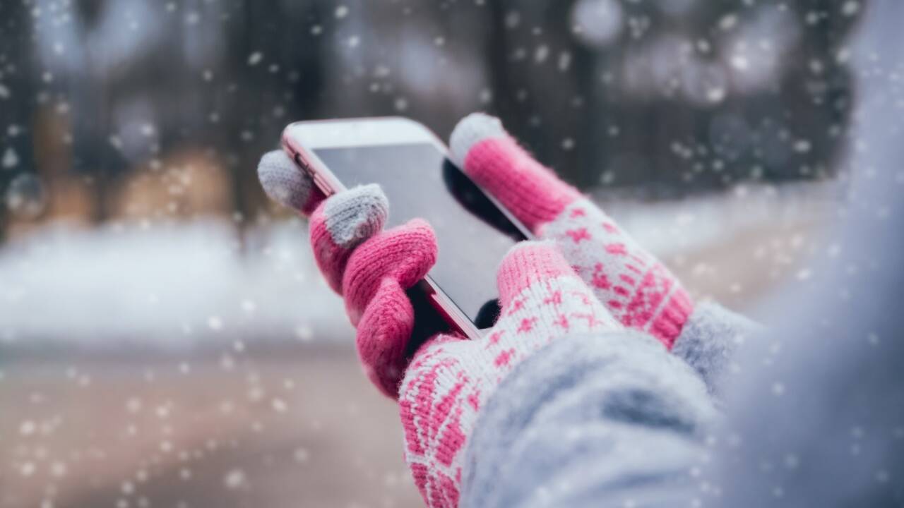 Dieser Tage stehen mancherorts im Bundesland bis zu minus 20 Grad an: Wie man sein Smartphone vor Schäden bewahren kann. 