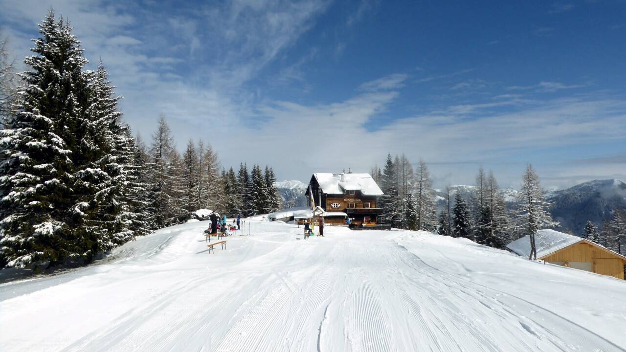 Die Kleinarler Hütte ist das Ziel der Rodler, die Skitourengeher können noch den Penkkopf anschließen. Die Kleinarler Hütte ist das Ziel der Rodler, die Skitourengeher können noch den Penkkopf anschließen.