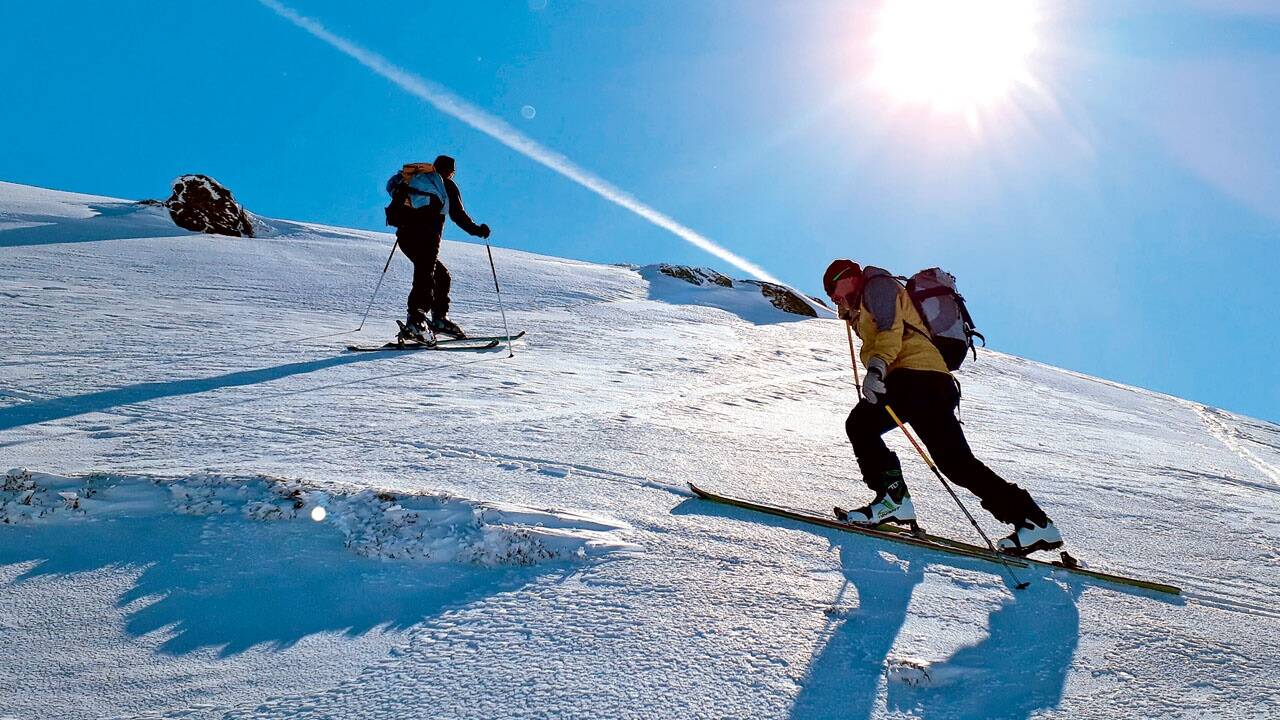 Studien belegen: Skitouren steigern das subjektive Wohlbefinden. 