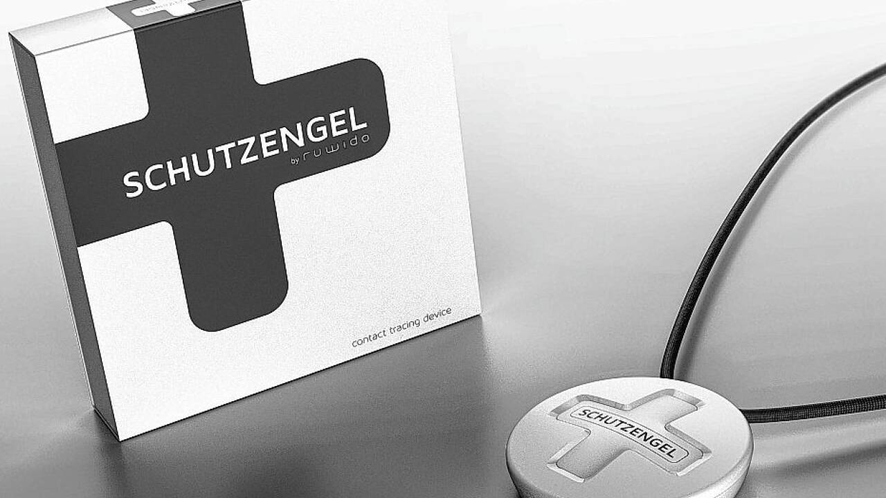 Die Anhäger weisen mit Lichtsignalen udn Vibration daraufhin, wenn der Sicherheitsabstand nicht eingehalten wird.  