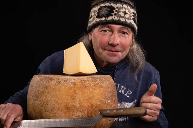 Gerhard Hochgräbers Kallbrunner Felsbrocken zählte beim World Cheese Award 2024 zu den 100 besten Käsen der Welt. 