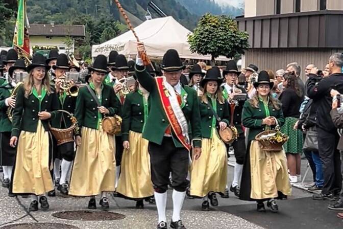 Salzburg, ein Land des Ehrenamts: Dutzende Vereine legten sich ins Zeug, um den sehenswerten Festumzug zum Bauernherbst-Start in Dorfgastein Mitte August zu organisieren.  