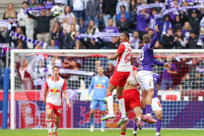 Red Bull Salzburgs Talente steckte im Derby einen frühen 0:2-Rückstand weg und erkämpften den Sieg.  