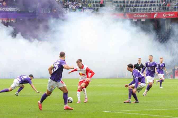 Vor über 8000 Zuschauer lieferten sich der FC Liefering und Austria Salzburg ein heißes Duell. 