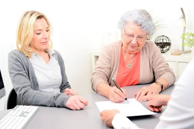 Der Abschluss eines rechtsgültigen Testaments ist wichtig und kann Erbstreitigkeiten nach dem Tod vorbeugen. 