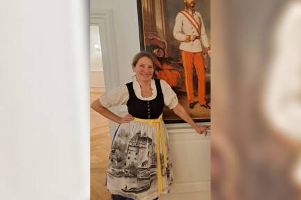 Sabine Jedinger tritt als Rössl-Wirtin Josepha auf.  