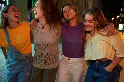 Feiern im öffentlichen Raum, ohne dumm angesprochen oder angegriffen zu werden, ist für viele junge Frauen nicht selbstverständlich.  