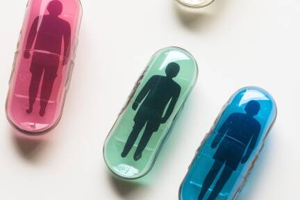 Frauen zeigen bei verschiedenen Krankheiten andere Symptome oder haben andere Schmerzen als Männer. Die Medizin behandelt sie dennoch oft so, als wären sie nichts anderes als kleine Männer.  