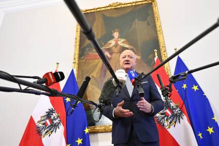 Im Mittelpunkt des Interesses: Bundeskanzler Christian Stocker.  