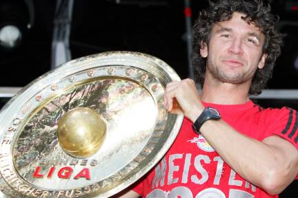 Thomas Winklhofer jubelte mit Red Bull Salzburg in der Saison 2006/07 über den Meistertitel.  