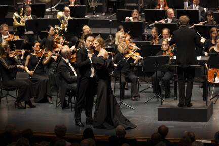 SeokJong Baek und Sondra Radvanovsky im Finale von „Andrea Chénier“. 