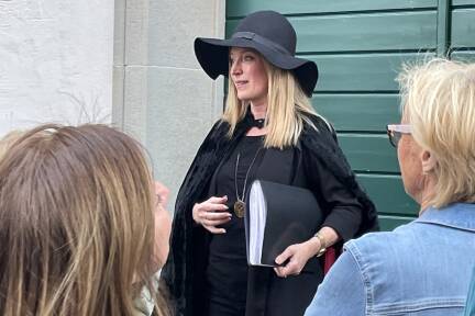 Erleben Sie mit der staatlich geprüften Fremdenführerin Sabine Rath Stadtführungen der besonderen Art. 