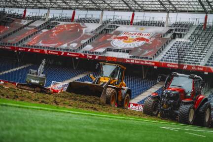 In der Red-Bull-Arena fuhren die Bagger auf.  