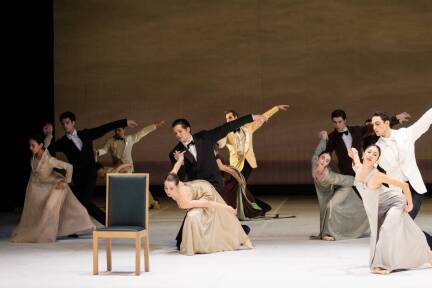 Tänzerische Brillanz: das Hamburger Corps de ballet in „Tod in Venedig“. 