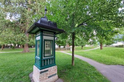 Das Wetterhäuschen aus der Zeit der Jahrhundertwende.  