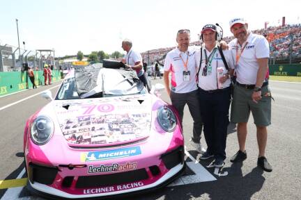 Archivbild aus dem Jahr 2019 am Hungaroring in Budapest: Walter Lechner (Bildmitte) gründete 1975 das Unternehmen. Die Söhne Robert (links) und Walter leben das Lebenswerk ihres Papas weiter.