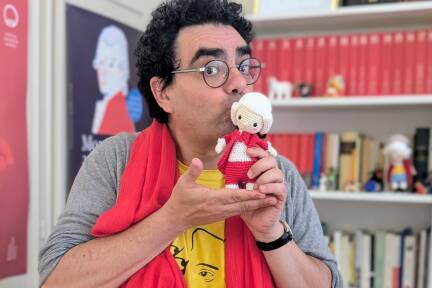 Mozartkenner, Klinik-Clown, Regisseur und Startenor – Rolando Villazon spricht im SN-Podcast über Musik, Literatur und seine Laufbahn. Ob ihm ein Stück von Mozart einfällt, das er nicht gut findet? 