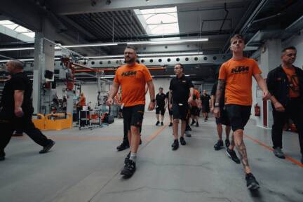 Bei KTM in Mattighofen wird im Einschichtbetrieb wieder produziert 