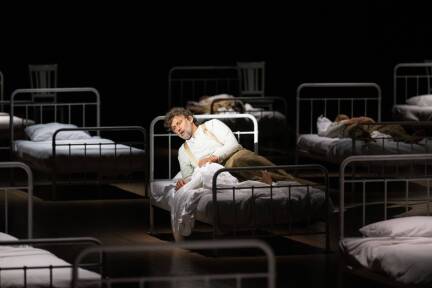 Jonas Kaufmann in der Bühnenproduktion „Doppelgänger“. 