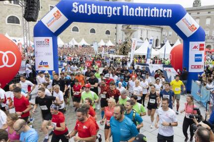 Knapp 10.000 Läuferinnen und Läufer wagten sich auf die Strecke 