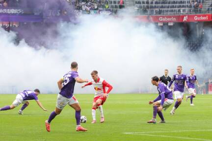 Vor über 8000 Zuschauer lieferten sich der FC Liefering und Austria Salzburg ein heißes Duell. 