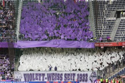 Die Fans von Austria Salzburg sorgten im Salzburg-Derby für Gänsehautstimmung.  