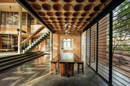 Eine Ecke im Wall House von Anupama Kundoo 