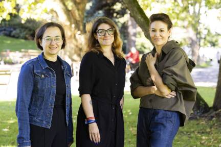 Nadine Samija, Carmen Schwarz und Birgit Birnbacher sind das neue Leitungstrio beim Literaturfest Salzburg . 
