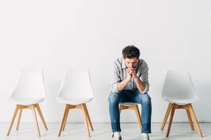 Lange und unklare Bewerbungsprozesse führen oft zu Frustration bei Bewerbern und Firmen. 