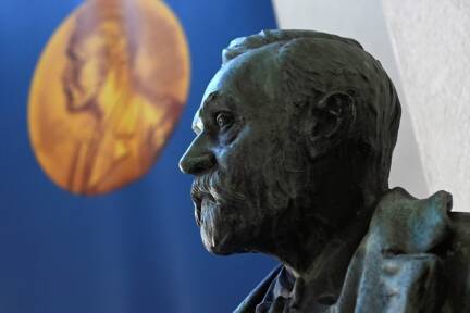 Eine Skulptur des schwedischen Forschers und Großindustriellen Alfred Nobel (1833–1896).  