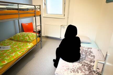 Betroffene seien meist offiziell irgendwo gemeldet, schlafen aber auf Sofas von Bekannten oder wechseln ständig die Unterkünfte. 