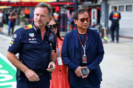 Christian Horner (links) mit Chalerm Yoovidhya, dem thailändischen Mehrheitseigentümer von Red Bull.  