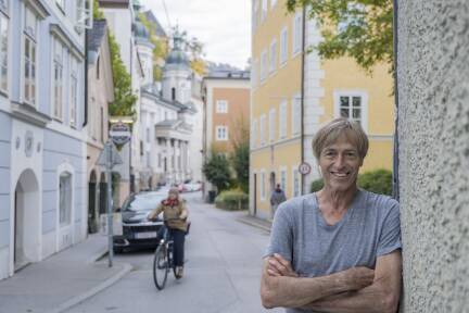 Bäckermeister Josef Funder sieht die geplante Begegnungszone in der inneren Nonntaler Hauptstraße kritisch. Er hat die Sorge, dass Kunden ausbleiben.  