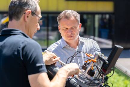 RWT-Chef Reinhard Thor (re.) mit Andreas Plöckinger vom Linz Center of Mechatronics. 