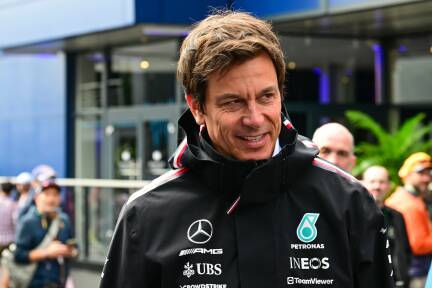 Mercedes-Teamchef Toto Wolff hat die Verträge mit George Russell und Kimi Antonelli verlängert. 