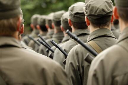 Der Mann ist Beamter beim Bundesheer. 