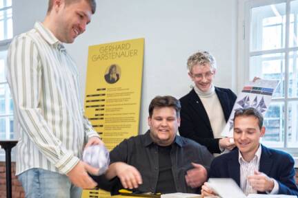Basteln an Garstenauer: Peter Lechner, Leon Beu, Erich Anders Steiner und Julian Mändl haben im Rahmen von „Gastspiel des Salzburg Museum“ eine außergewöhliche Ausstellung geschaffen. 